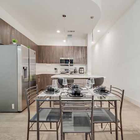 Snazzy Loft Style 2Br I Gym I Parking I Workspace Даллас Экстерьер фото