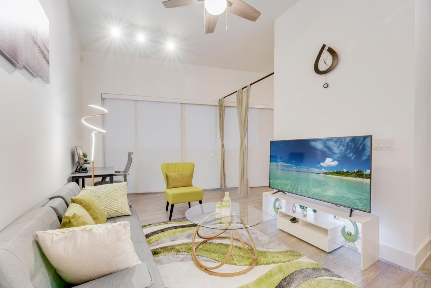 Snazzy Loft Style 2Br I Gym I Parking I Workspace Даллас Экстерьер фото