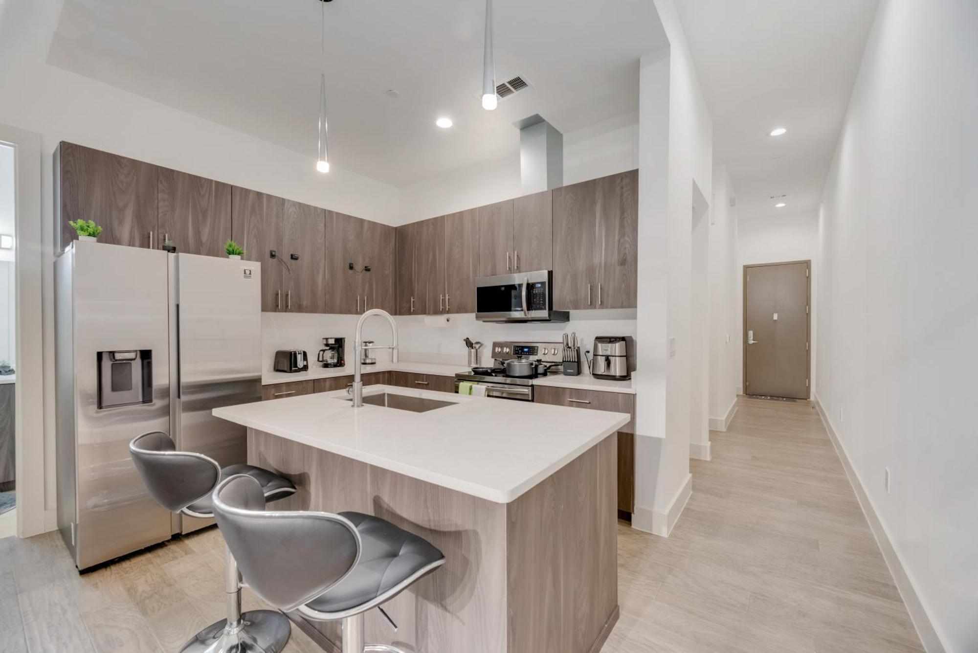Snazzy Loft Style 2Br I Gym I Parking I Workspace Даллас Экстерьер фото