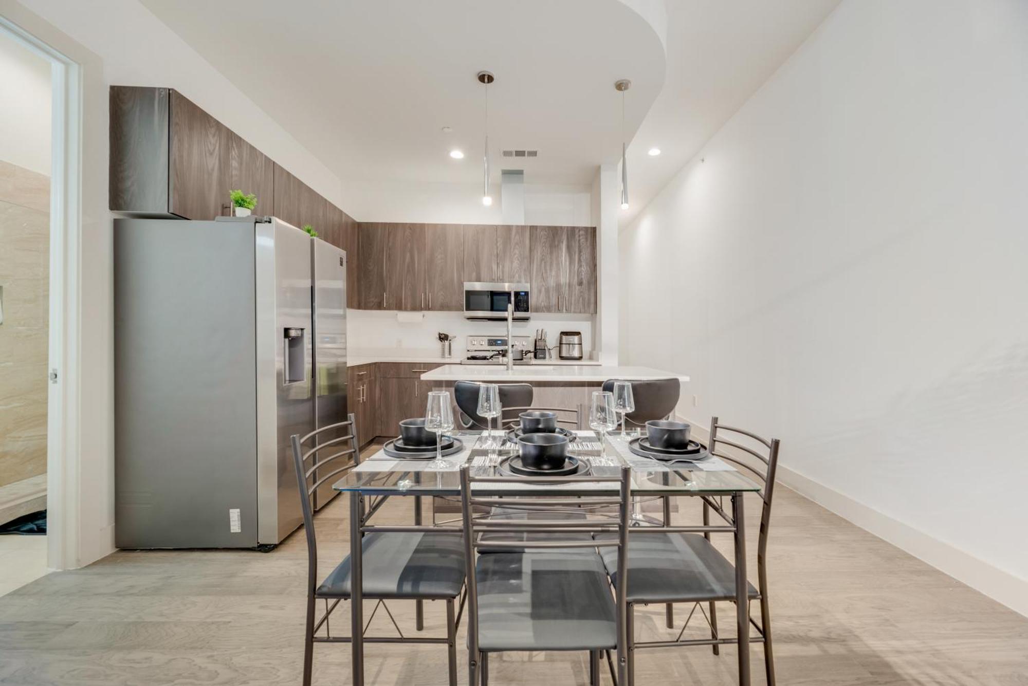 Snazzy Loft Style 2Br I Gym I Parking I Workspace Даллас Экстерьер фото